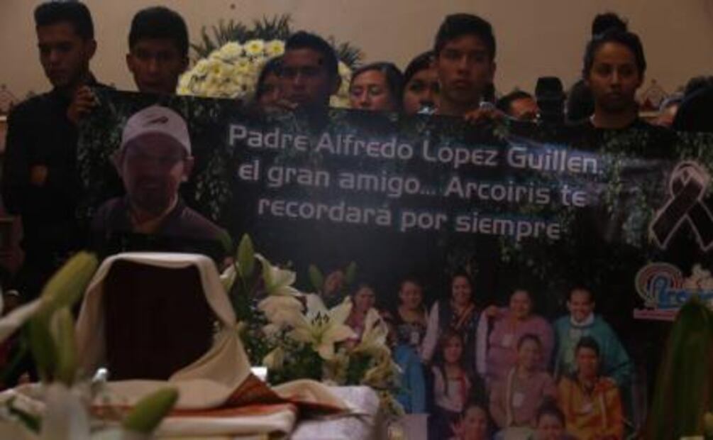 Ofician misa por padre asesinado en Michoacán