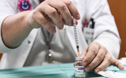 Sudáfrica suspende vacuna de AstraZeneca por eficacia "limitada" contra nueva cepa