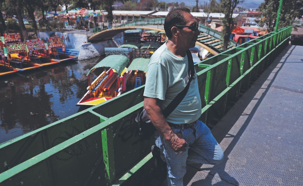 Tío Coco admitió que la actividad ha cambiado, y que el aumento de paseos y la presencia de más trajineras han generado saturación en los canales. Foto: Fernanda Rojas/ EL UNIVRSAL