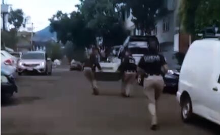 Policías de la SSC y Protección Civil rescatan a perrito herido con machete en Tlalpan