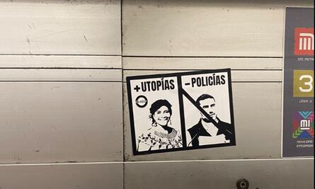 ¿Qué hace el Metro con los stickers proselitistas? Esto pasó con unos colocados a favor de Brugada