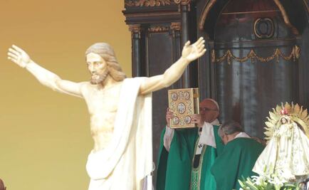 Encabeza Papa misa en Plaza de la Revolución