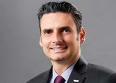 Inhabilitan 10 años a extitular de la CRE "por conflicto de intereses"