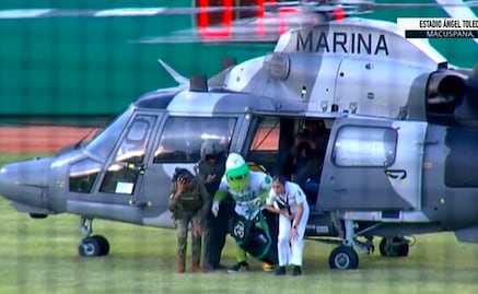 Helicóptero de la Marina traslada a "Pochi", mascota del equipo de beisbol Olmecas de Tabasco