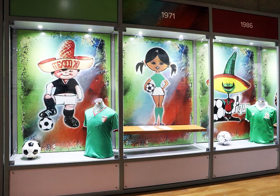“¡Nos vamos al mundial!", exposición que se exhibe en la Sala de Exposiciones de la Biblioteca Nacional de México.
Foto: Beatriz López, Departamento de Difusión del IIB, cortesía