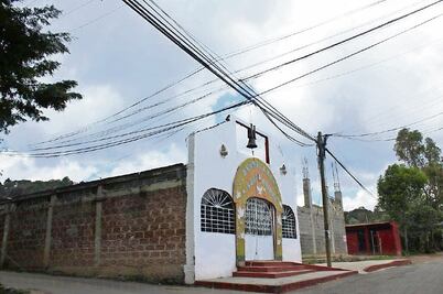Clausuran una obra en Xochimilco junto a iglesia