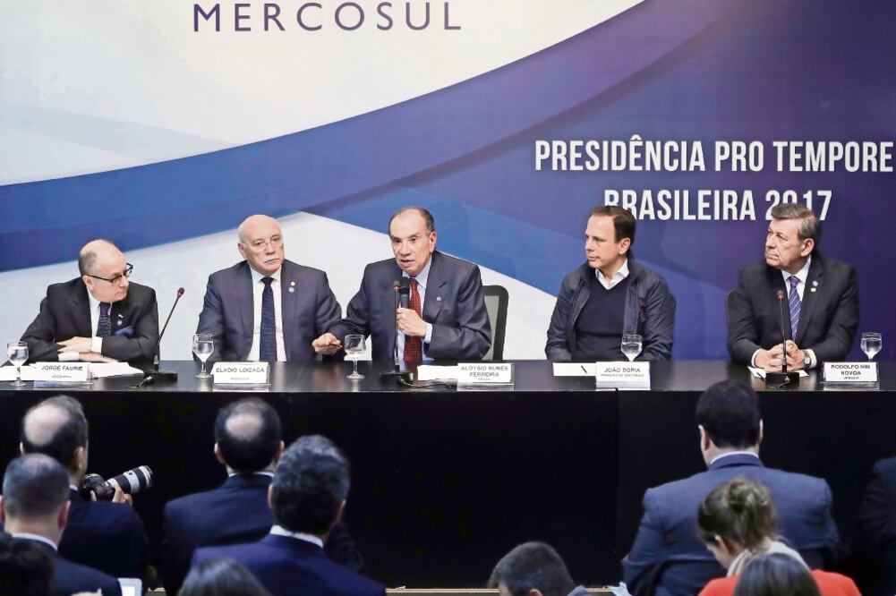 Los cancilleres del Mercosur anunciaron ayer en Río de Janeiro, Brasil, la suspensión de Venezuela del organismo regional. (ANDRE PENNER. AP)