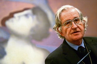 Noam Chomsky compara la invasión rusa a Ucrania con el estallido de la Segunda Guerra Mundial