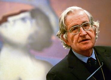 Noam Chomsky compara la invasión rusa a Ucrania con el estallido de la Segunda Guerra Mundial