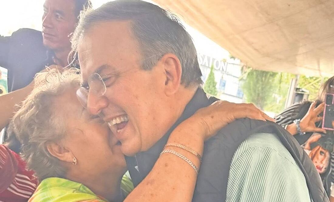 Canciller se reunió con seguidores en la alcaldía Coyoacán. Foto: Tomada de Twitter.