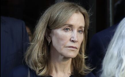 Felicity Huffman sale de prisión antes de completar condena por escándalo universitario