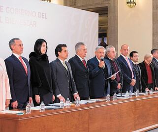 Pide AMLO redoblar labor y continuar con austeridad 