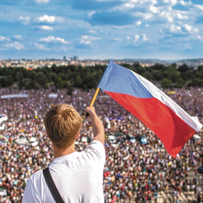 Megamanife stación. Unas 250 mil personas se reunieron en la explanada de Letna para protestar, según los organizadores y medios locales. MARTIN DIVISEK. EFE