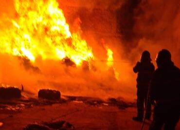 Controlan incendio en fábrica de plástico de la Conchita, alcaldía Tláhuac; no se reportan lesionados