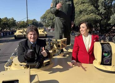 FOTOS: Milei desfila en tanque de guerra durante celebración de Independencia de Argentina