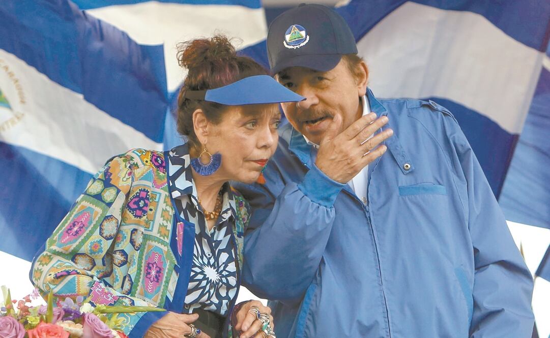 La vicepresidenta Rosario Murillo con el presidente Daniel Ortega, en Managua en 2018. Foto: ARCHIVO AP