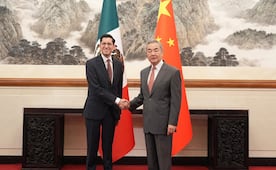 Canciller Velasco y ministro de Relaciones Exteriores de China dialogan en Beijing; hablan sobre la agenda bilateral