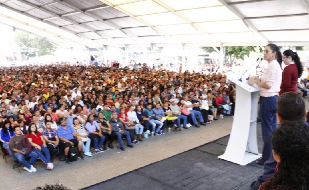 La jefa de Gobierno de la Ciudad de México entregó 4 mil créditos para el autoempleo en la alcaldía Iztapalapa. Foto:Twitter @ClaudiaShein