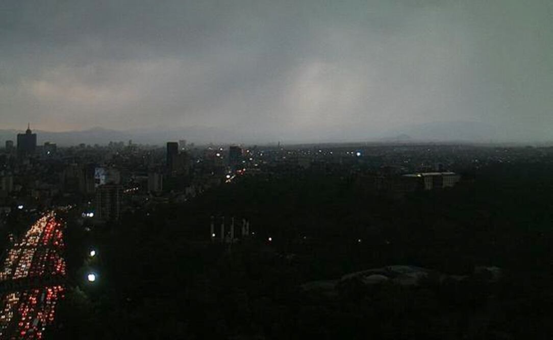 A dark and rainy night (Photo: Webcams de México)