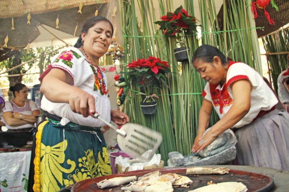 La iniciativa liderada por mujeres indígenas inició en Michoacán en 1985. En un inicio, las cocineras buscaban conservar y rescatar la cocina tradicional mexicana con exhibiciones en la feria artesanal de Uruapan. (UBALDO GARIBAY)