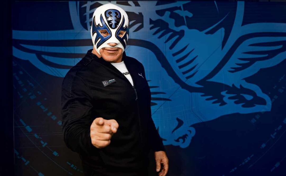 Satisfecho, dice que su hijo le hace caso arriba y abajo del ring. Foto Hugo Salvador / EL UNIVERSAL