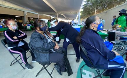 Abuelitos piden no creer en fake news por vacunación contra Covid-19 en Azcapotzalco