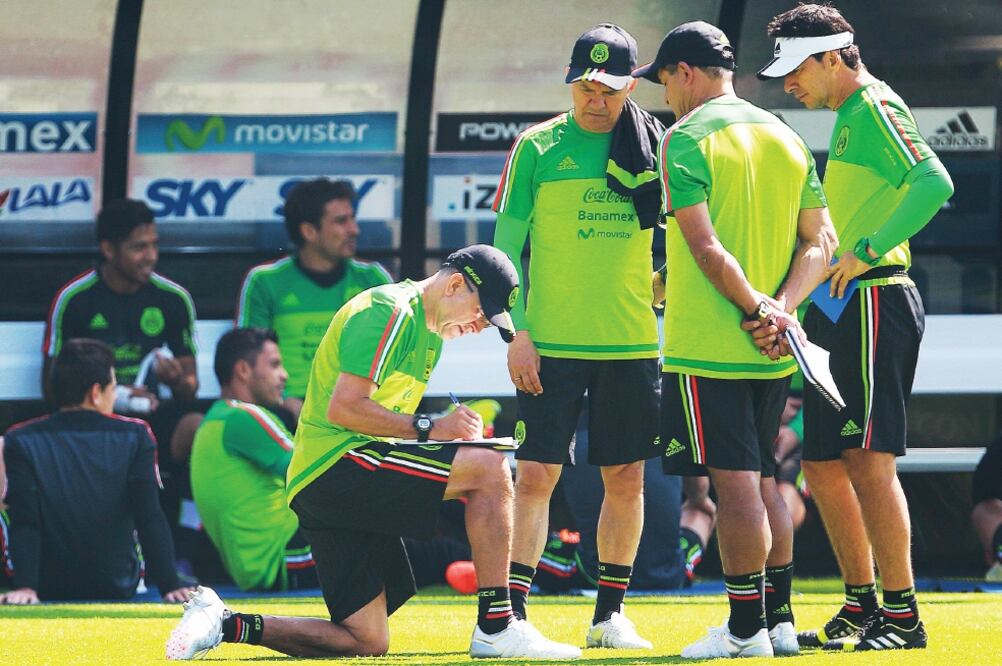 El entrenador Juan Carlos Osorio define la estrategia que utilizarán para intentar conseguir puntos en su primera visita a Centroamérica (FRANCISCO ESTRADA. JAM MEDIA)