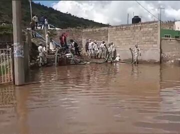 Alertan por incremento en el caudal del río Tula; desalojan viviendas