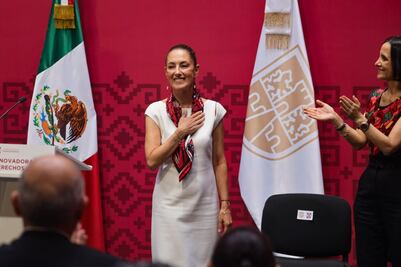 Antes de irse, Sheinbaum anuncia aumento de 100 pesos en programa “Uniformes y Útiles Escolares”