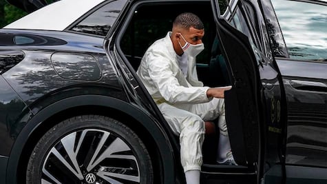 La colección de autos de Mbappé que no puede manejar; esta es la razón