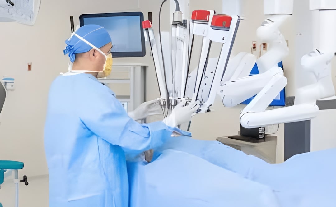 El robot quirúrgico puede realizar hasta 43 tipos de procedimientos en distintas especialidades. | Foto: Especial.
