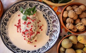 Qué frutas lleva el relleno de los chiles en nogada