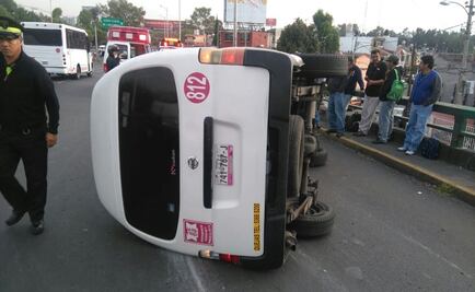 Vuelca camioneta de transporte público en Satélite; hay 7 lesionados