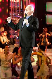 Enrique Guzmán recuerda a José José durante concierto en el Auditorio