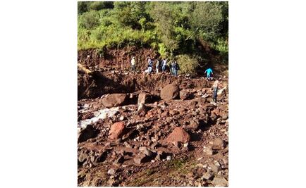 Reportan 2 pueblos de Oaxaca incomunicados por deslaves