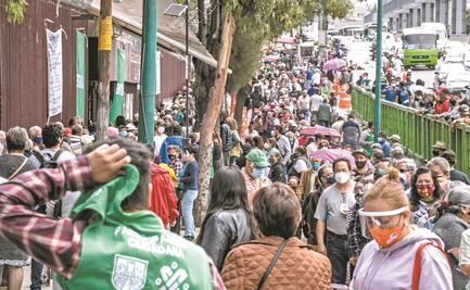 Iztapalapa inicia vacunación con sedes saturadas