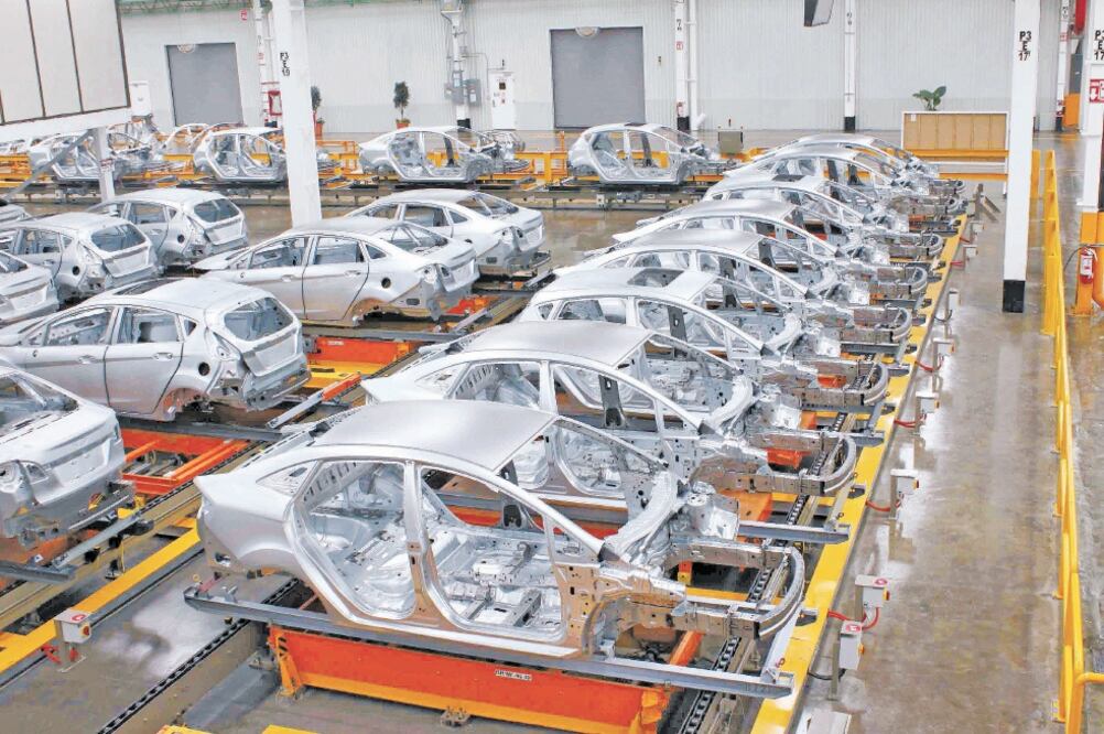 Estudio. Según Scotiabank, el contenido de autopartes de EU en vehículos hechos en México y que se exportaron fue de entre 37% y 39% en 2016. (ARCHIVO EL UNIVERSAL)