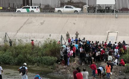 Cruce masivo de migrantes provoca cierre al paso de mercancías en Chihuahua