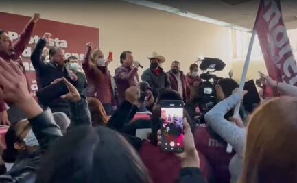 Video. "¡Corrupto, traidor!"; abuchean y lanzan huevos a Mario Delgado en Durango