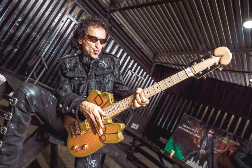 Alex Lora concluye que este medio siglo ha sido de aguante. Foto: YADÍN XOLALPA. EL UNIVERSAL