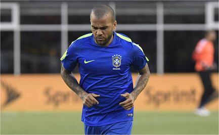 Dani Alves, cada vez más cerca de los Pumas; detalles los separan