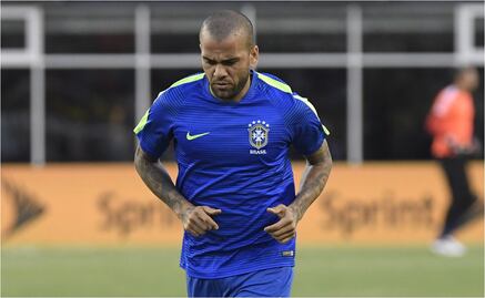 Dani Alves, cada vez más cerca de los Pumas; detalles los separan
