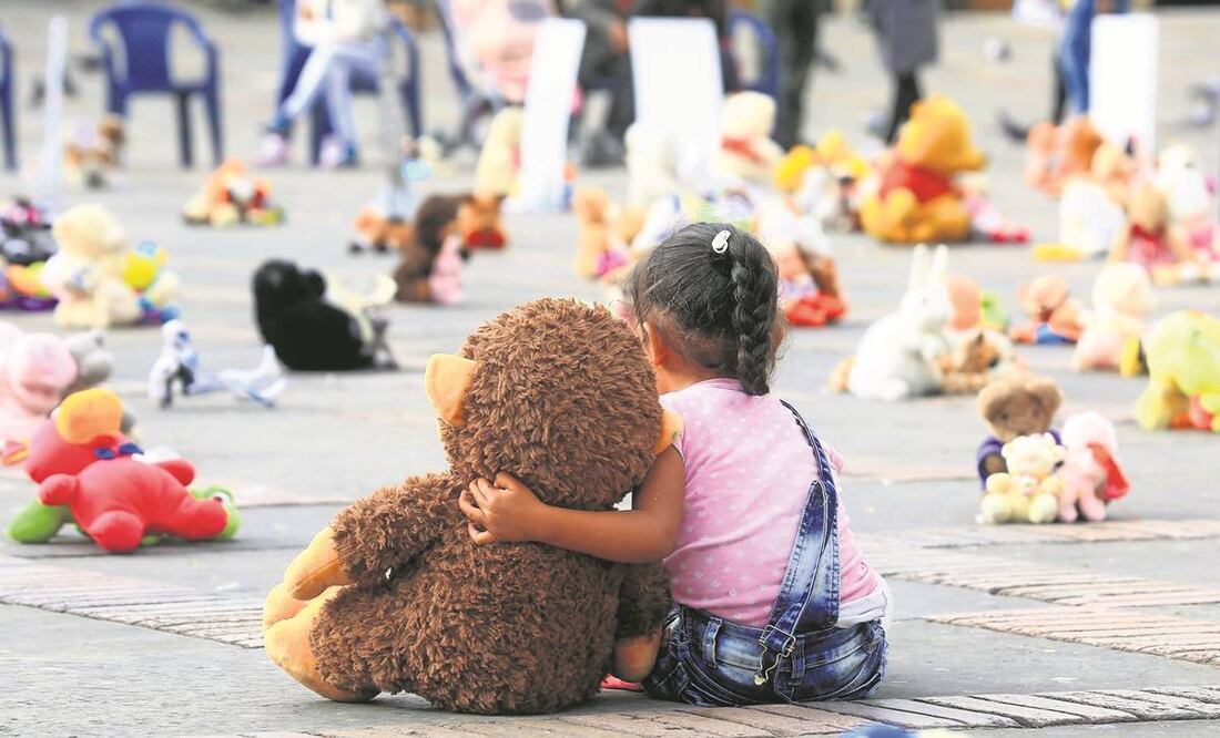 La iniciativa propone mantener la pena de prisión de 13 años a personas que abusen de menores de edad; el rango de la víctima sube de los 15 a los 18 años.