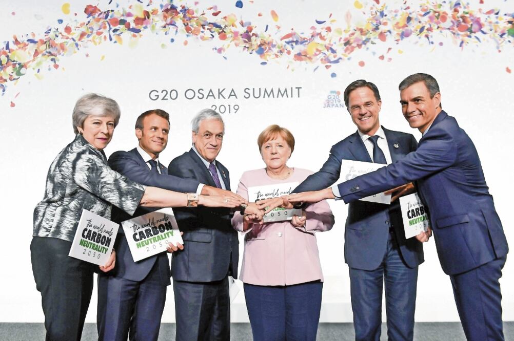 Theresa May, Emmanuel Macron, Sebastián Piñera; Angela Merkel, Mark Rutte, y Pedro Sánchez, ayer en el G20, en Osaka, Japón. Foto/EFE