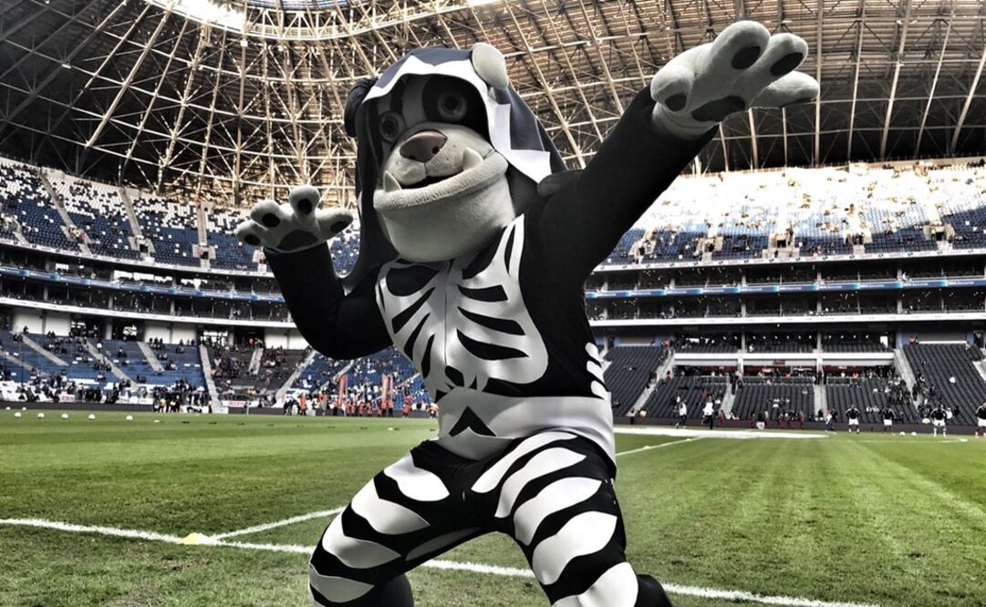 Twitter (@Rayados). "Monty" disfrazado de "La Parka" en día de muertos