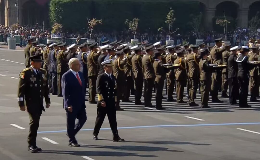 AMLO encabeza el desfile de la Revolución Mexicana, el último de su sexenio. Foto: Captura