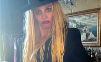¿Qué pasa con Britney Spears? Despidió a parte de su equipo antes de su arresto y ahora, aseguran, se la pasa hablando sola