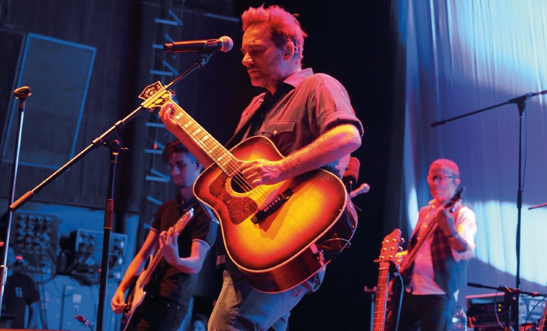 Presentó éxitos de su carrera solista y con Los Fabulosos Cadillacs (AGUSTÍN SALINAS. EL UNIVERSAL)