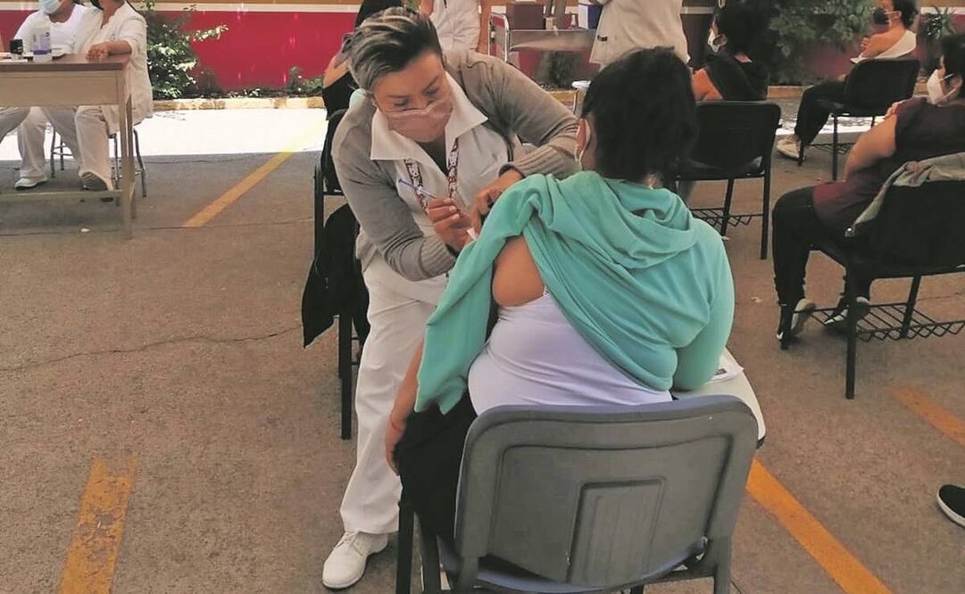 La Clínica de Medicina Familiar de Santa María, del ISSSTE, únicamente tenía 500 vacunas. Foto: Omar Díaz/EL UNIVERSAL