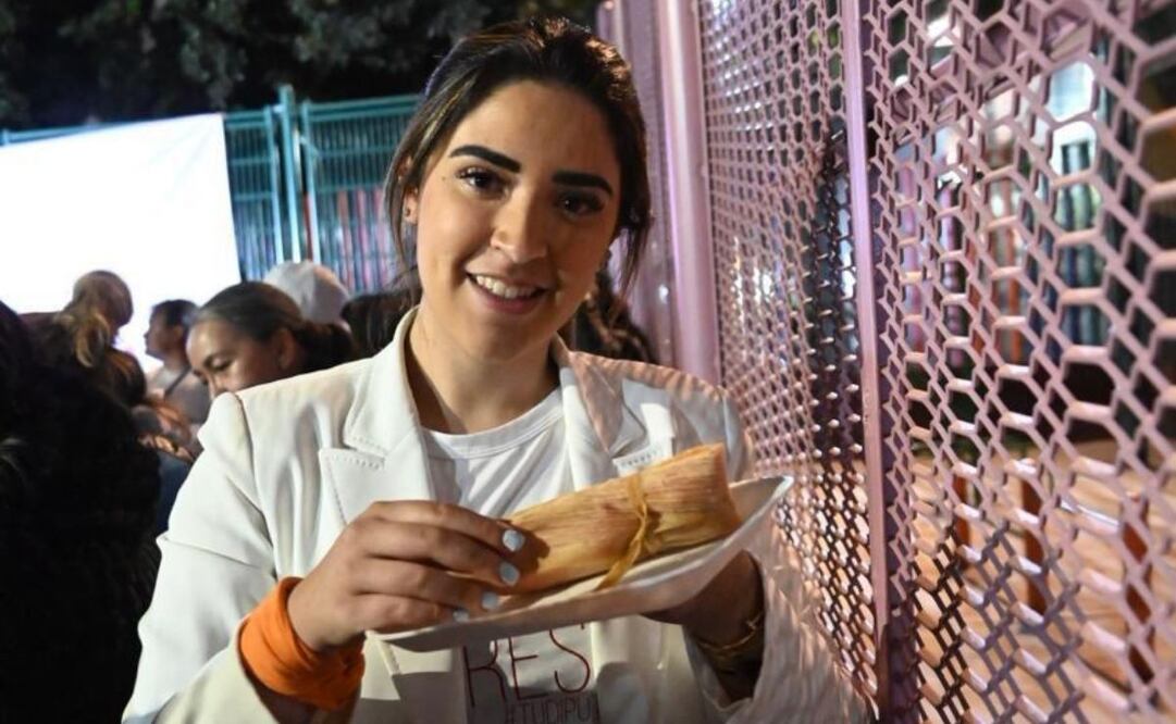 María Teresa Ealy celebra el Día de la Candelaria con los vecinos de Miguel Hidalgo. Foto: Especial